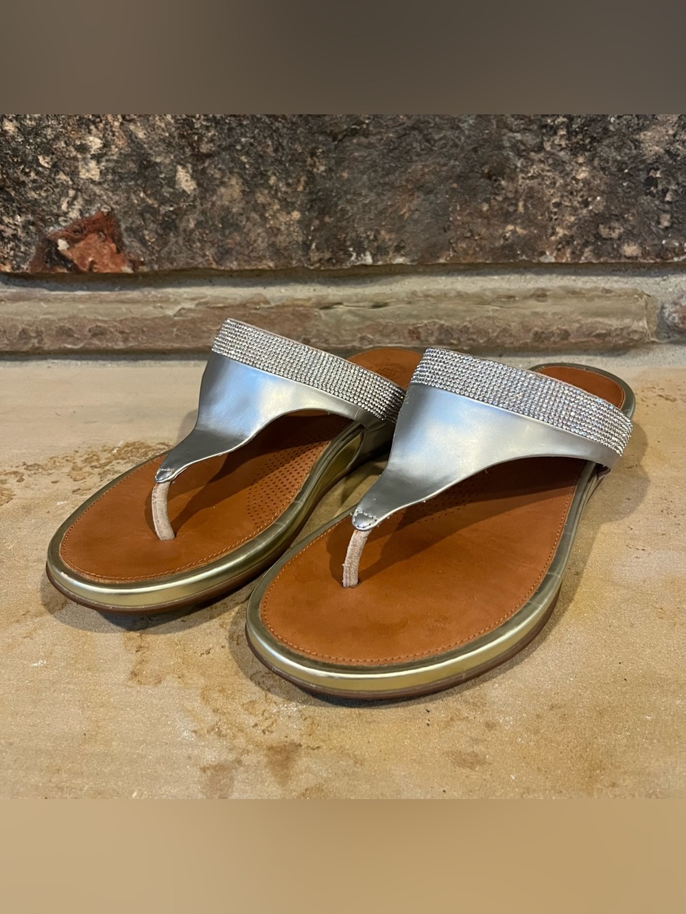 FitFlop Banda Silver Metallic Leather Micro-Crystal Thong Sandals